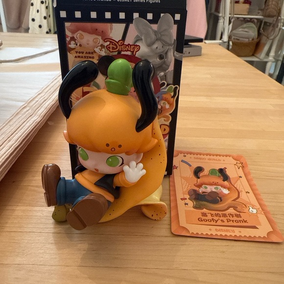 Pop Mart Dimoo World x Disney Goofy’s Prank Figure with Card & Box - Picture 3 of 5